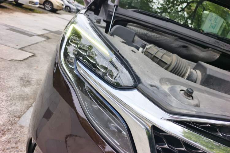 Used Buick GL8 2020 Avenir Avia Six-Seat Deluxe Edition Right Front Headlight
