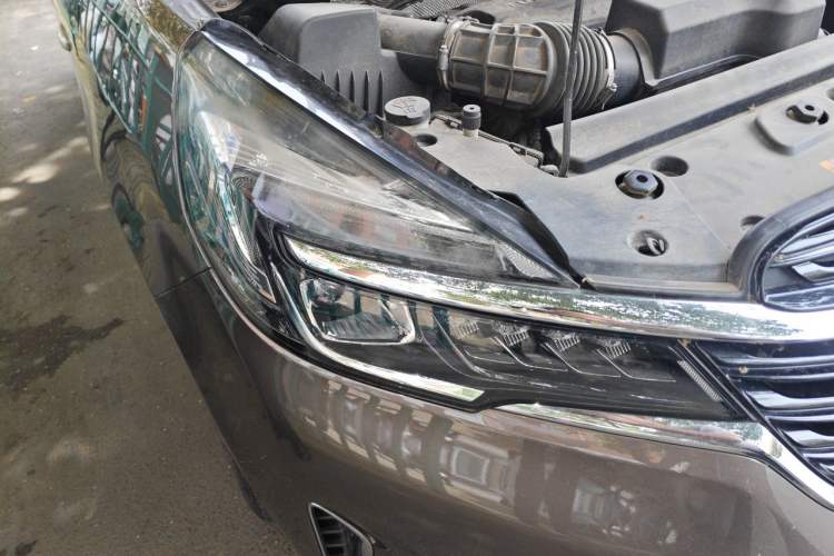 Used Buick GL8 2020 Land Cruiser Executive Class 652T Comfort Model Right Front Headlight