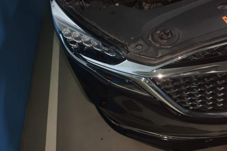 Used Buick GL8 2020 Avenir Avia Six-Seat Deluxe Edition Right Front Headlight