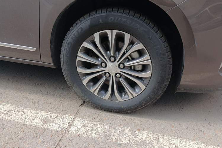 Used Buick GL8 2020 Land Business Class 652T Luxury Model Right Front Wheel Hub