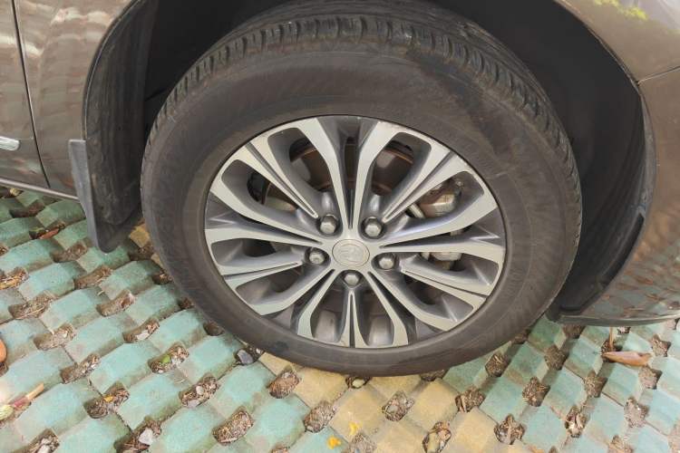 Used Buick GL8 2020 Land Business Class 652T Luxury Model Right Front Wheel Hub