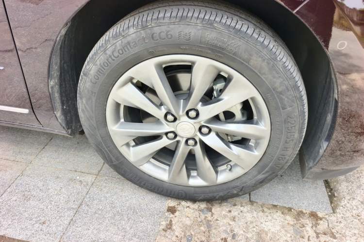 Used Buick GL8 2020 Avenir Avia Six-Seat Deluxe Edition Right Front Wheel Hub