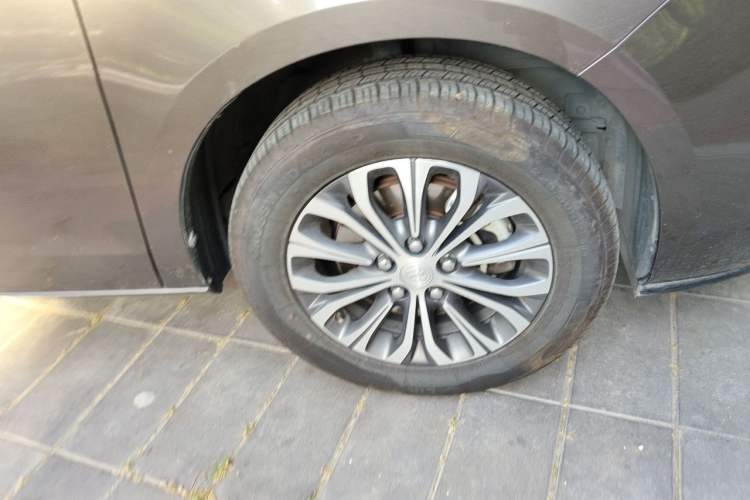 Used Buick GL8 2020 Land Cruiser Executive Class 652T Comfort Model Right Front Wheel Hub