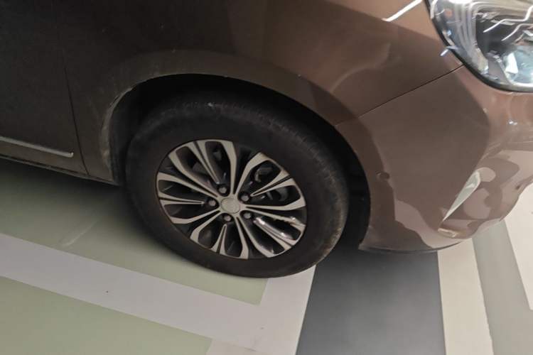 Used Buick GL8 2020 Land Business Class 652T Premium Model Right Front Wheel Hub