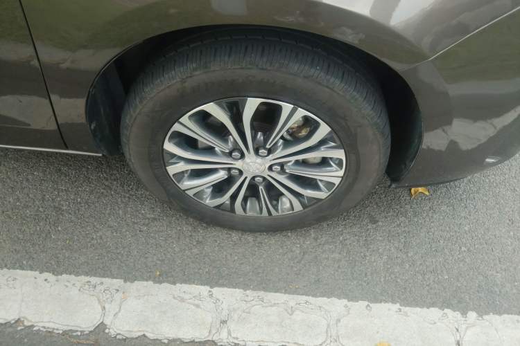 Used Buick GL8 2020 Land Cruiser Executive Class 652T Comfort Model Right Front Wheel Hub