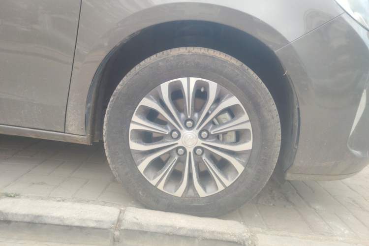 Used Buick GL8 2020 Land Cruiser Executive Class 652T Comfort Model Right Front Wheel Hub