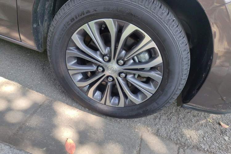 Used Buick GL8 2020 Land Cruiser Executive Class 652T Comfort Model Right Front Wheel Hub