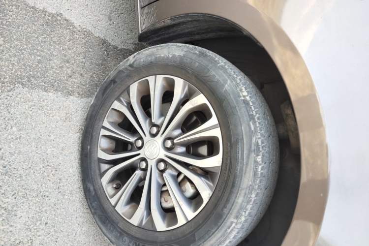 Used Buick GL8 2020 Land Cruiser Executive Class 652T Comfort Model Right Front Wheel Hub