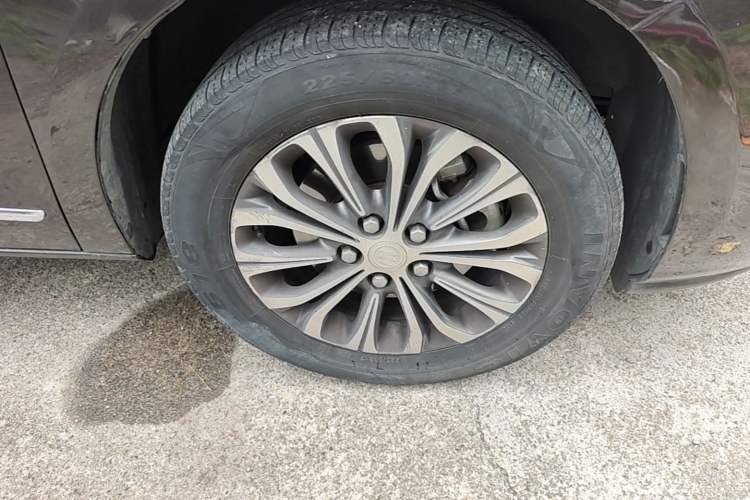 Used Buick GL8 2020 Land Business Class 652T Luxury Model Right Front Wheel Hub