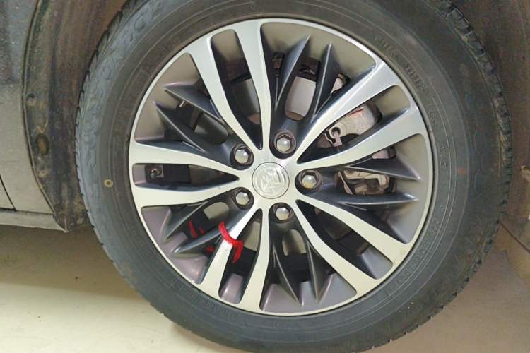 Used Buick GL8 2020 ES Land Cruiser 653T Luxury Edition Right Front Wheel Hub