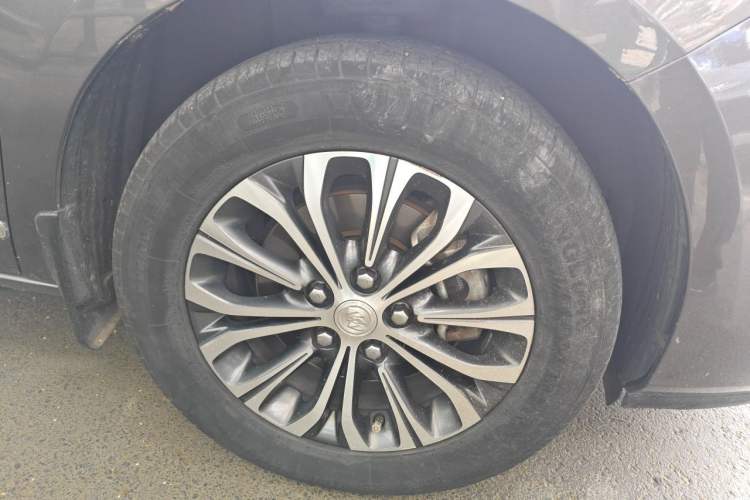 Used Buick GL8 2020 Land Cruiser Executive Class 652T Comfort Model Right Front Wheel Hub