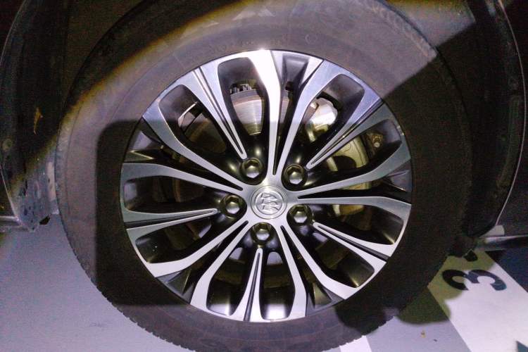 Used Buick GL8 2020 Land Cruiser Executive Class 652T Comfort Model Right Front Wheel Hub