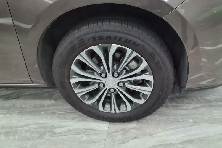 Used Buick GL8 2020 Land Cruiser Executive Class 652T Comfort Model Right Front Wheel Hub