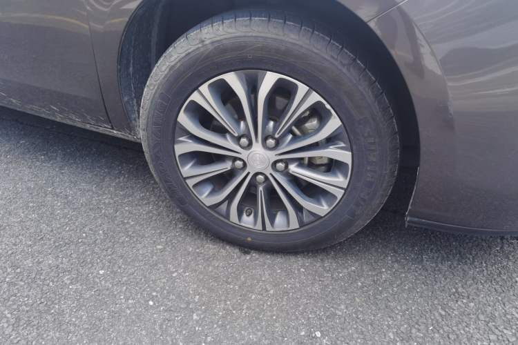 Used Buick GL8 2020 Land Cruiser Executive Class 652T Comfort Model Right Front Wheel Hub