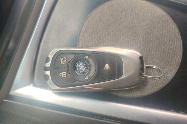 Used Buick GL8 2020 Land Cruiser Executive Class 652T Comfort Model Vehicle Key