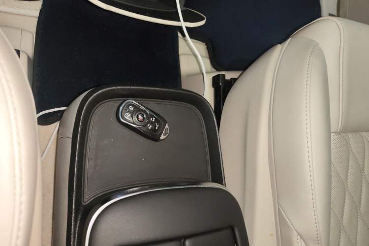Used Buick GL8 2020 Avenir Avia Six-Seat Deluxe Edition Vehicle Key