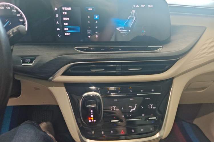 Used Buick GL8 2020 Avenir Avia Six-Seat Deluxe Edition Audio And AC Panel