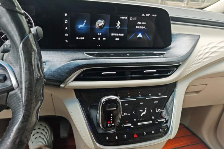 Used Buick GL8 2020 Avenir Avia Six-Seat Deluxe Edition Audio And AC Panel