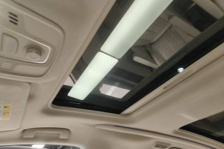 Used Buick GL8 2020 Avenir Avia Six-Seat Deluxe Edition Headliner