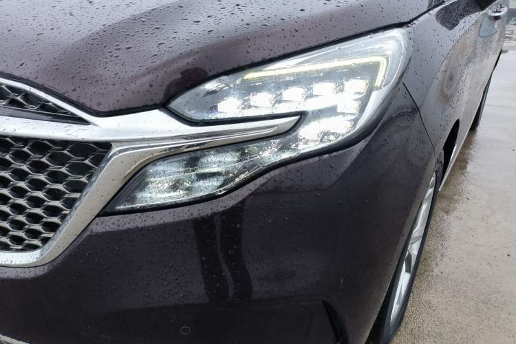 Used Buick GL8 2020 Avenir Avia Six-Seat Deluxe Edition Left Front Headlight