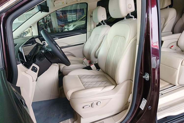 Used Buick GL8 2020 Avenir Avia Six-Seat Deluxe Edition Left Front Seat