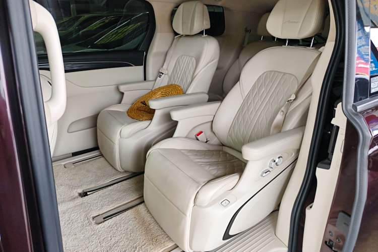 Used Buick GL8 2020 Avenir Avia Six-Seat Deluxe Edition Left Rear Seat
