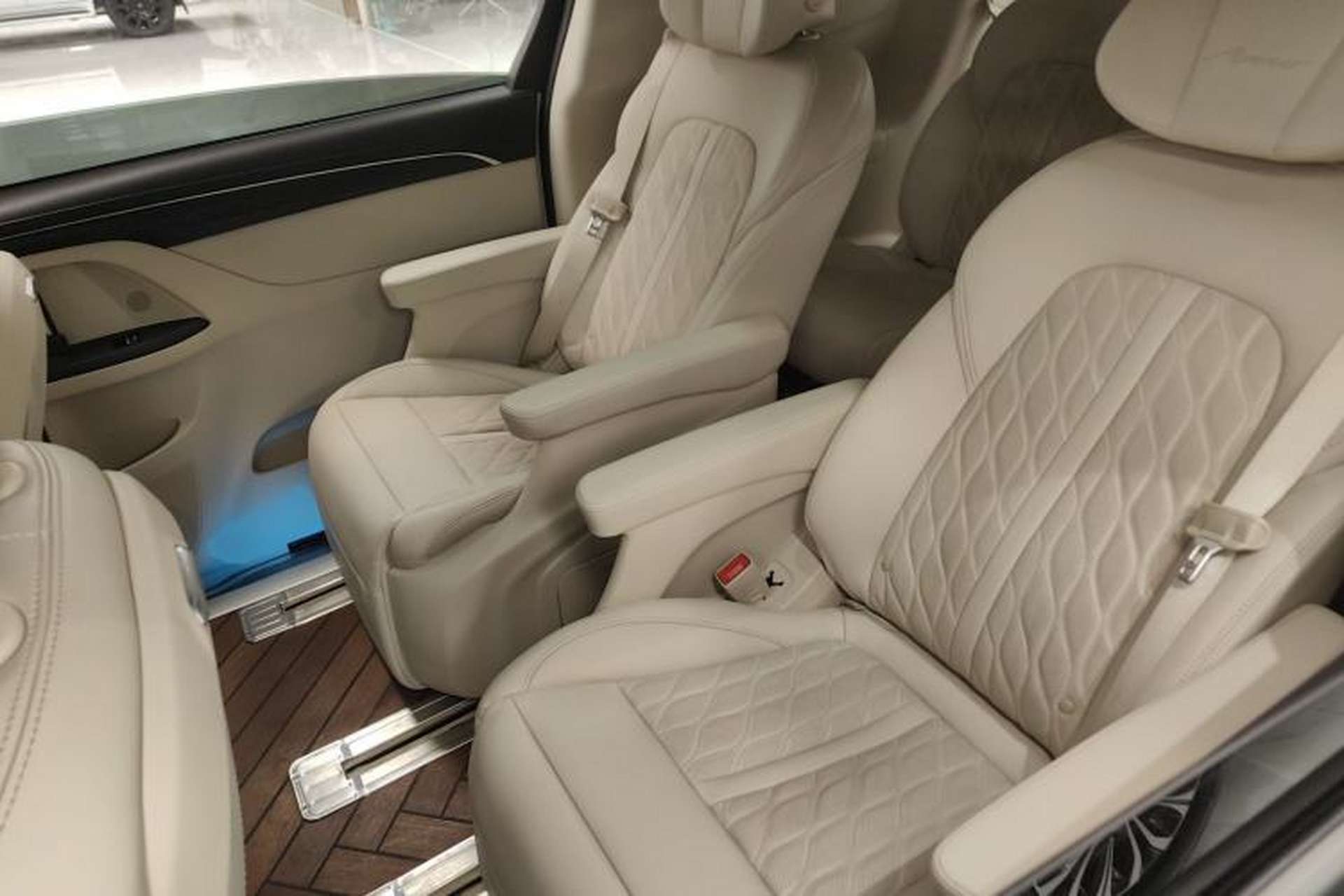 Used Buick GL8 2020 Avenir Avia Six-Seat Deluxe Edition Left Rear Seat