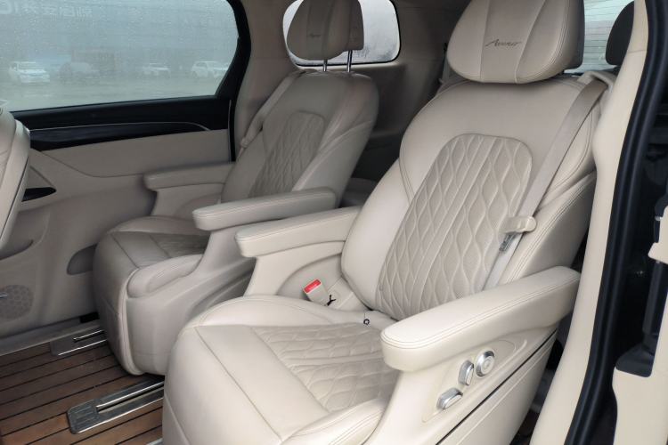 Used Buick GL8 2020 Avenir Avia Six-Seat Deluxe Edition Left Rear Seat