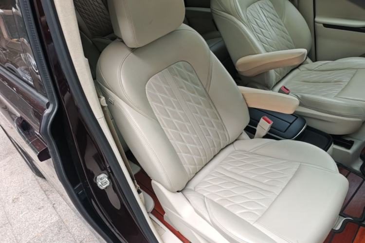 Used Buick GL8 2020 Avenir Avia Six-Seat Deluxe Edition Right Front Seat