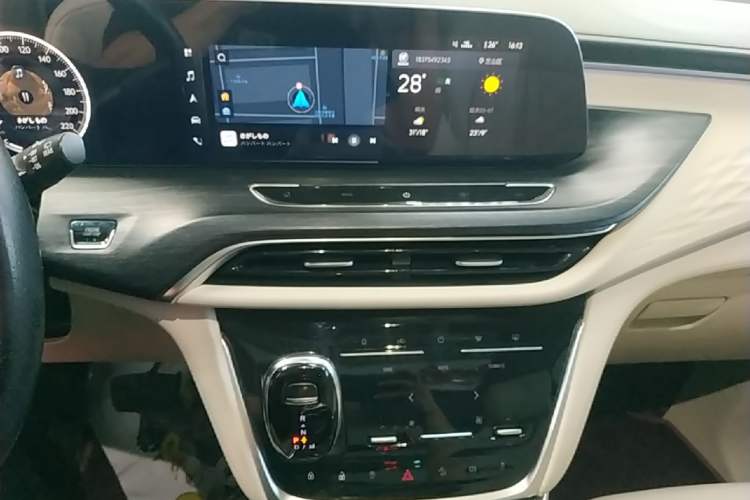 Used Buick GL8 2020 Avenir Avia Six-Seat Deluxe Edition Audio And AC Panel