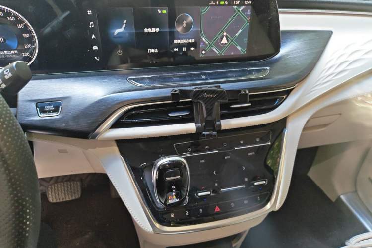 Used Buick GL8 2020 Avenir Avia Six-Seat Deluxe Edition Audio And AC Panel