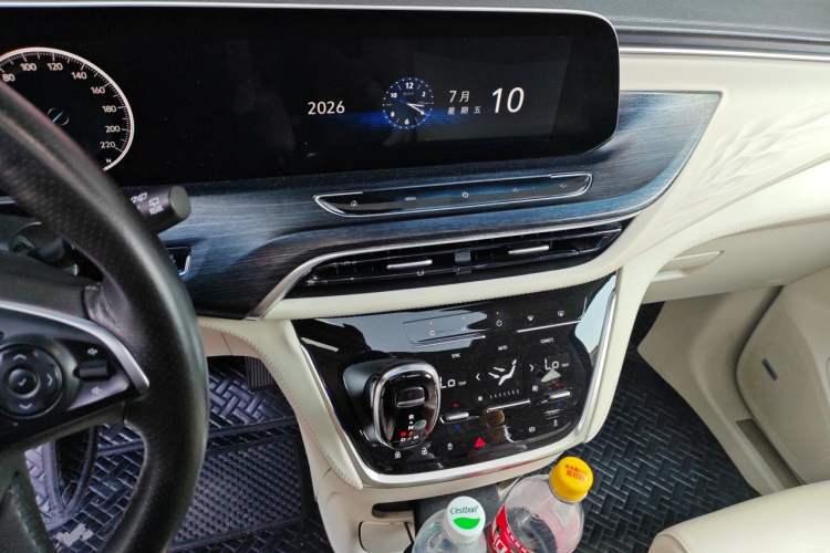 Used Buick GL8 2020 Avenir Avia Six-Seat Deluxe Edition Audio And AC Panel