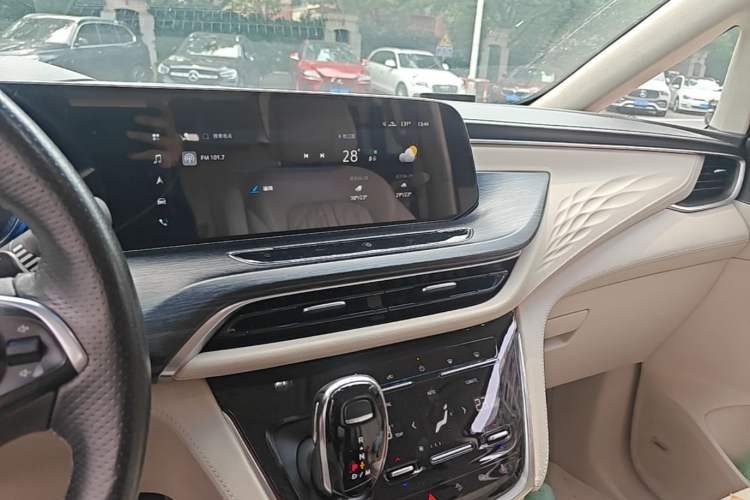 Used Buick GL8 2020 Avenir Avia Six-Seat Deluxe Edition Audio And AC Panel