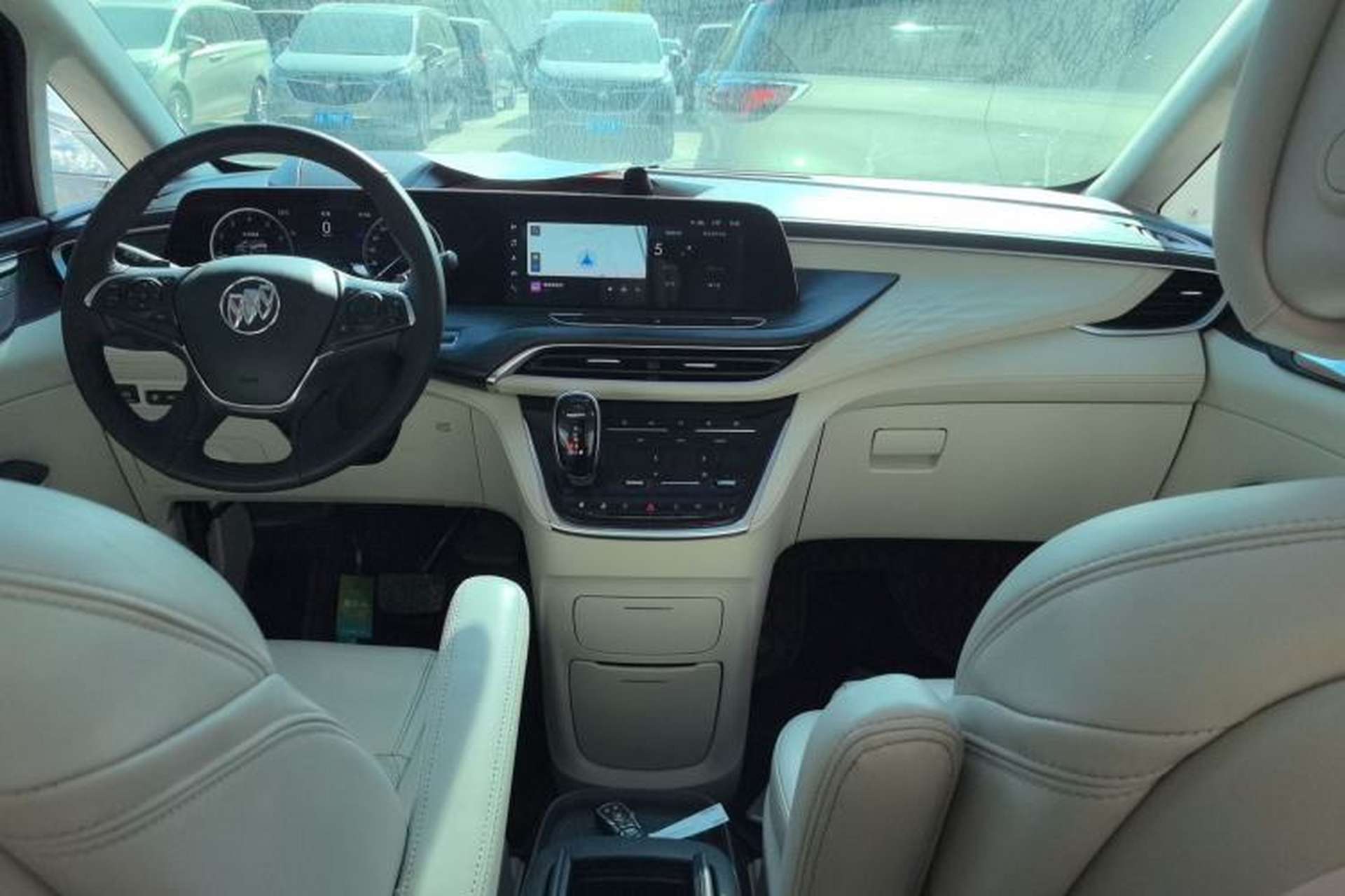 Used Buick GL8 2020 Avenir Avia Six-Seat Deluxe Edition Center Console