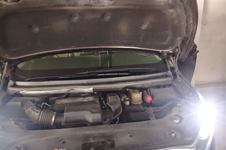 Used Buick GL8 2020 ES Land Cruiser 653T Comfort Edition Engine Bay