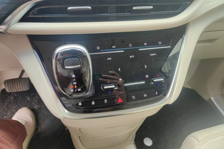 Used Buick GL8 2020 Avenir Avia Six-Seat Deluxe Edition Gear Lever