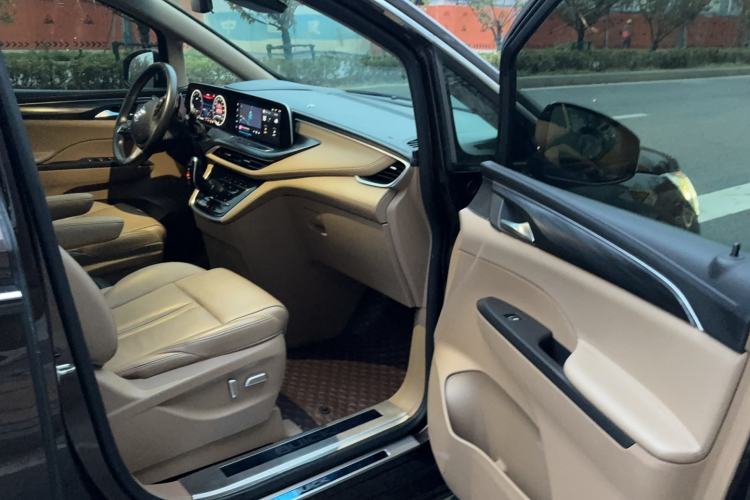 Used Buick GL8 2020 ES Land Cruiser 653T Luxury Model Interior 7