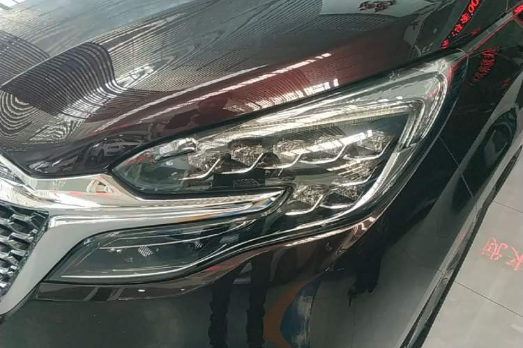 Used Buick GL8 2020 Avenir Avia Six-Seat Deluxe Edition Left Front Headlight