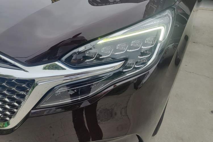 Used Buick GL8 2020 Avenir Avia Six-Seat Deluxe Edition Left Front Headlight