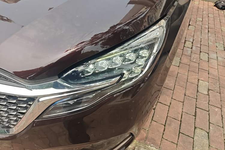 Used Buick GL8 2020 Avenir Avia Six-Seat Deluxe Edition Left Front Headlight
