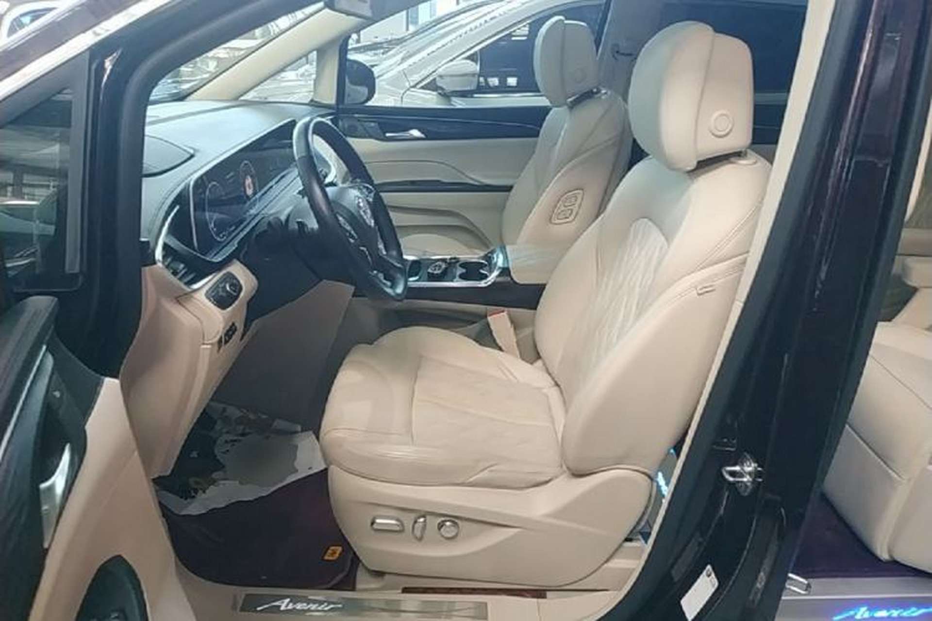 Used Buick GL8 2020 Avenir Avia Six-Seat Deluxe Edition Left Front Seat
