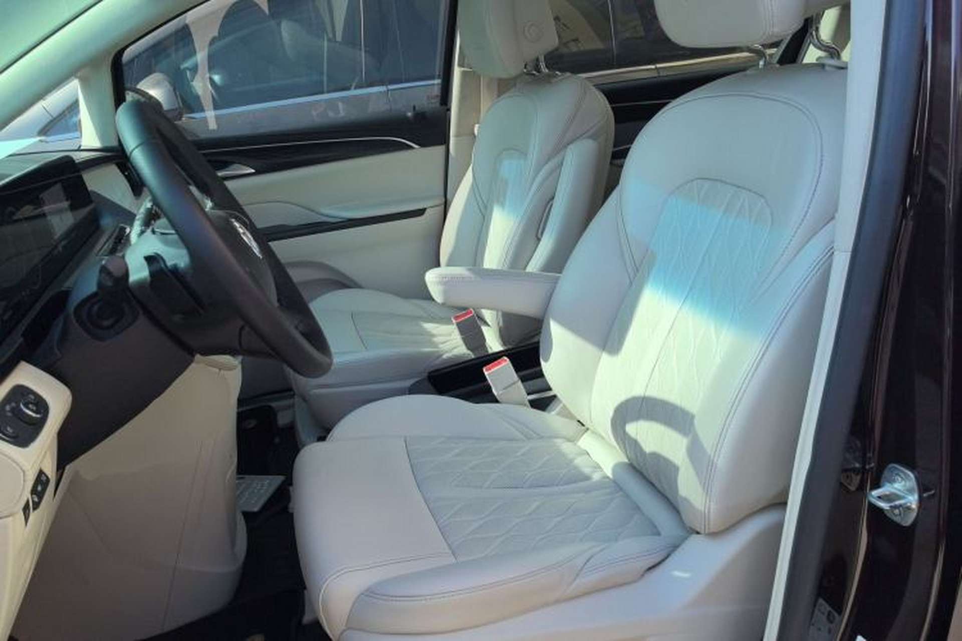 Used Buick GL8 2020 Avenir Avia Six-Seat Deluxe Edition Left Front Seat