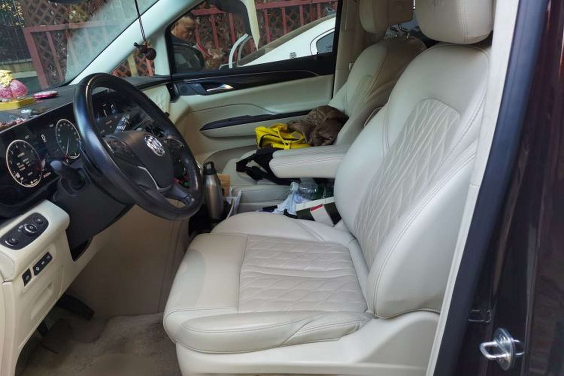 Used Buick GL8 2020 Avenir Avia Six-Seat Deluxe Edition Left Front Seat