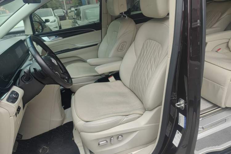 Used Buick GL8 2020 Avenir Avia Six-Seat Deluxe Edition Left Front Seat
