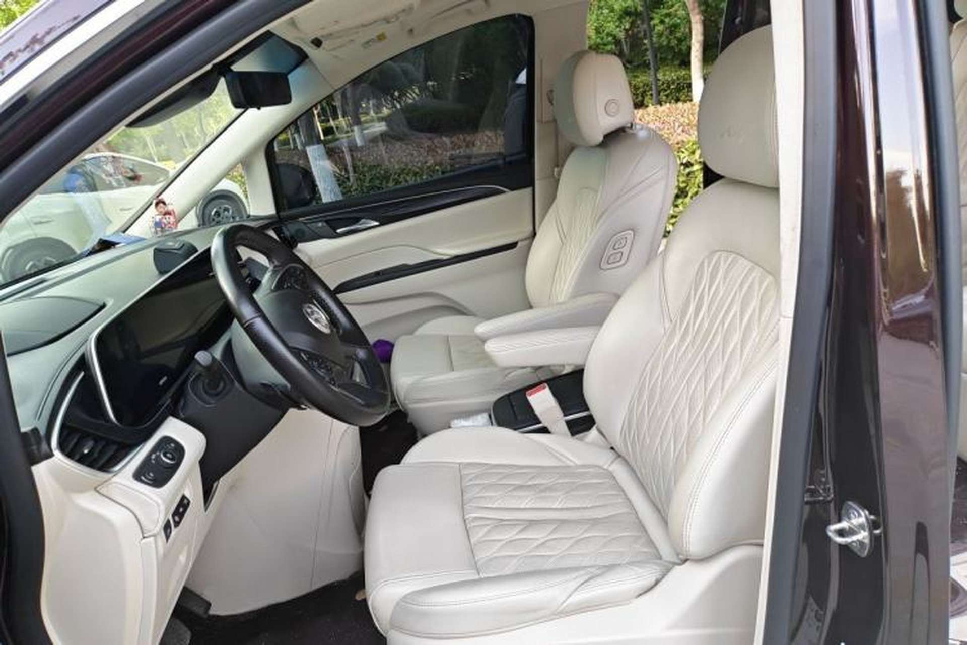 Used Buick GL8 2020 Avenir Avia Six-Seat Deluxe Edition Left Front Seat
