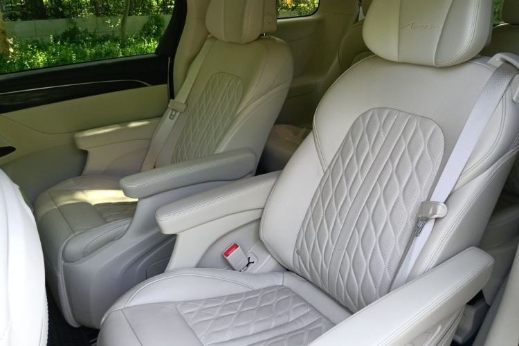 Used Buick GL8 2020 Avenir Avia Six-Seat Deluxe Edition Left Rear Seat