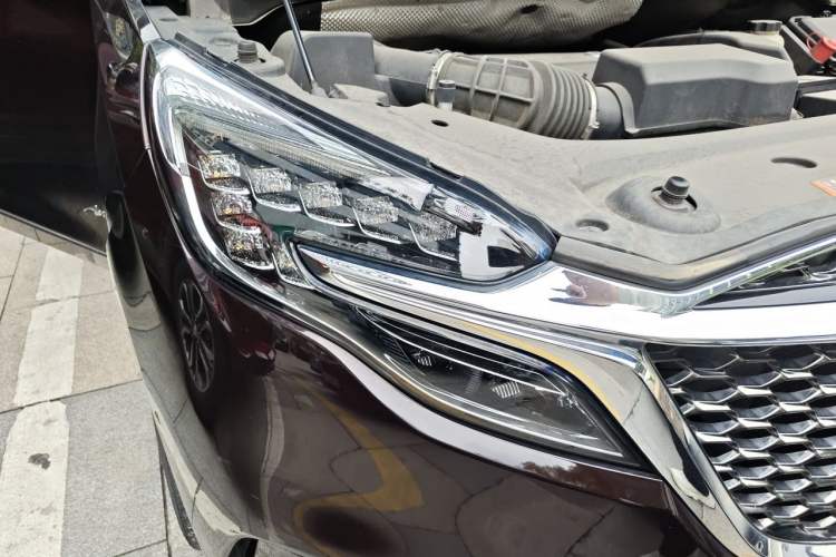 Used Buick GL8 2020 Avenir Avia Six-Seat Deluxe Edition Right Front Headlight