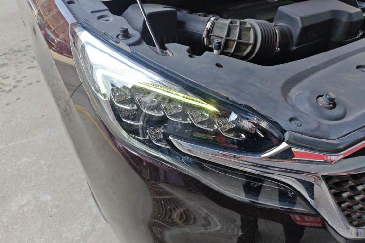 Used Buick GL8 2020 Avenir Avia Six-Seat Deluxe Edition Right Front Headlight
