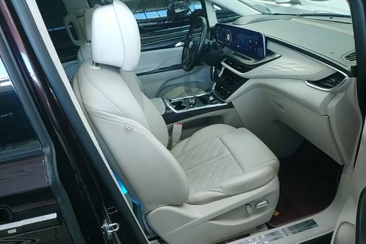 Used Buick GL8 2020 Avenir Avia Six-Seat Deluxe Edition Right Front Seat