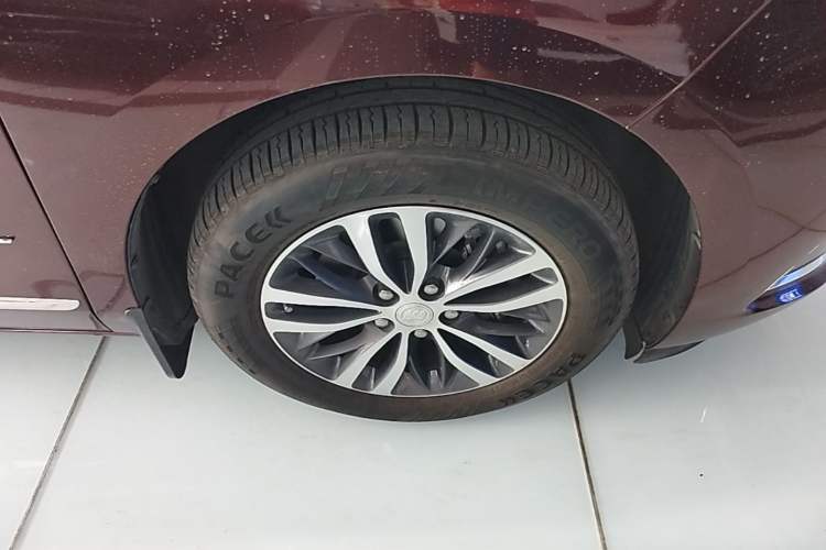 Used Buick GL8 2020 ES Land Cruiser 653T Comfort Edition Right Front Wheel Hub